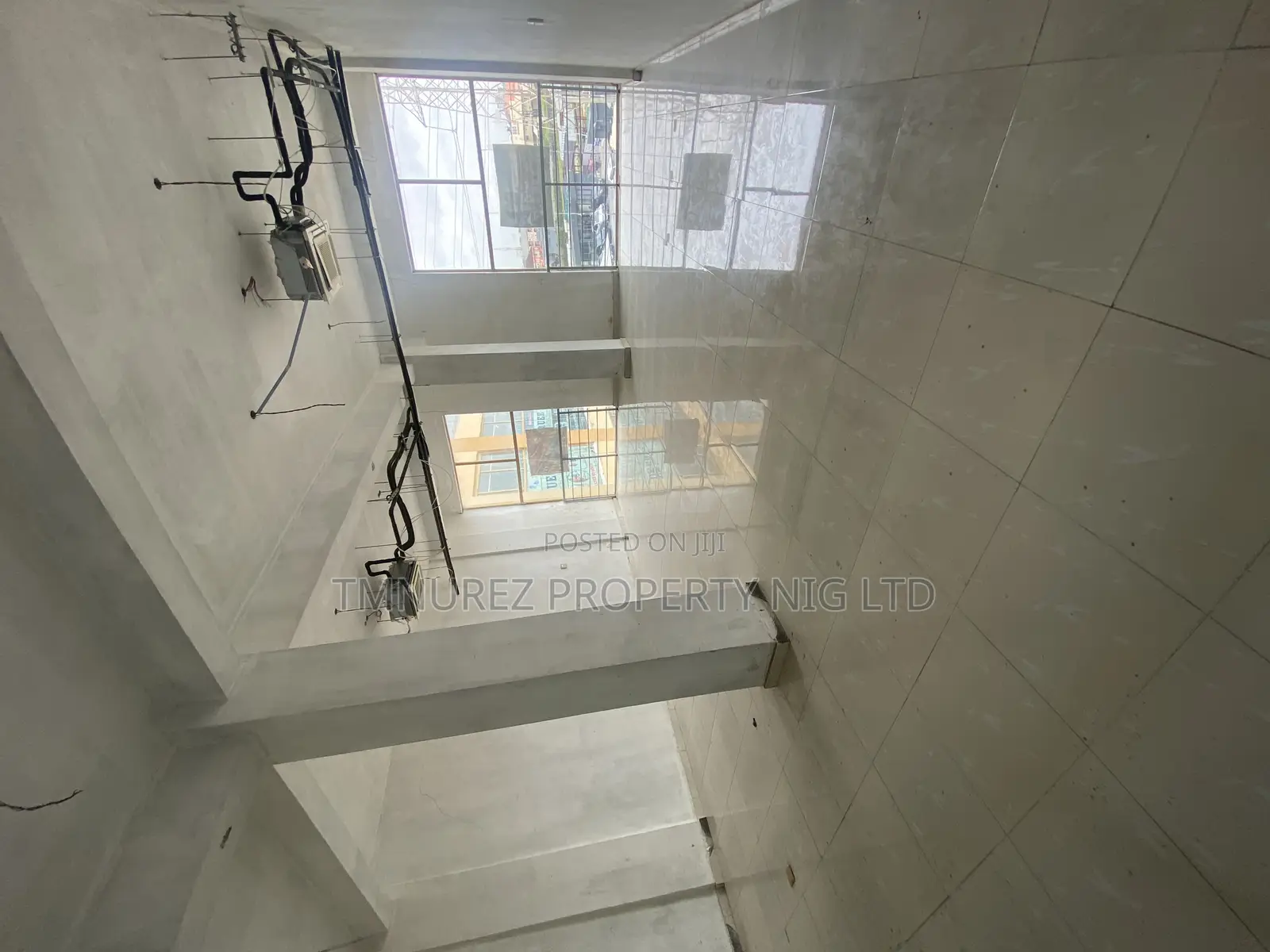 Showroom to Let