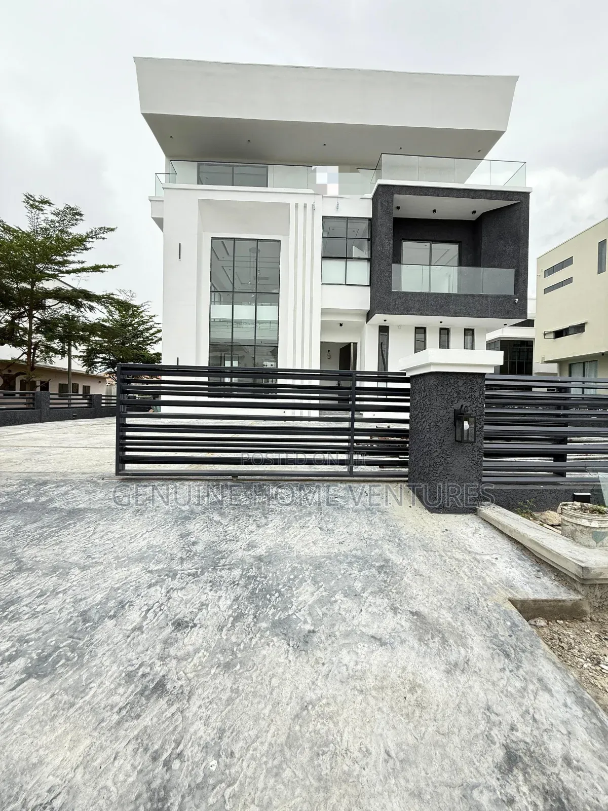 5bdrm Duplex in Osapa Lekki for sale