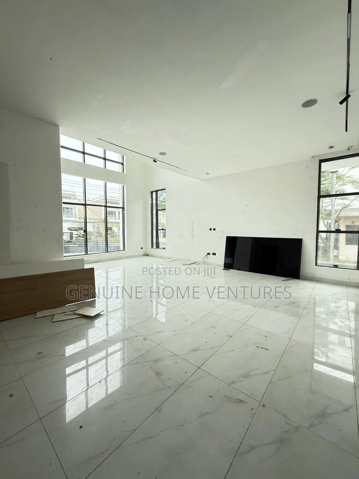 5bdrm Duplex in Osapa Lekki for sale