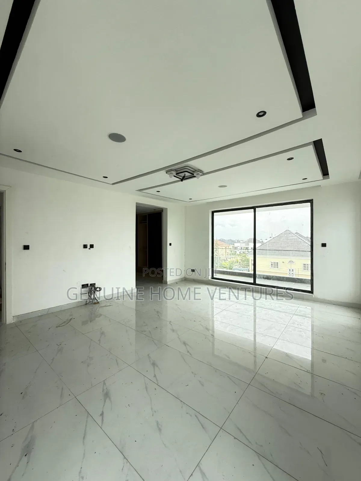 5bdrm Duplex in Osapa Lekki for sale