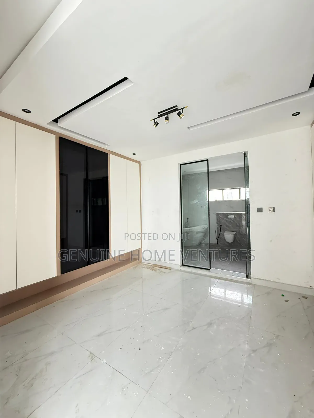 5bdrm Duplex in Osapa Lekki for sale
