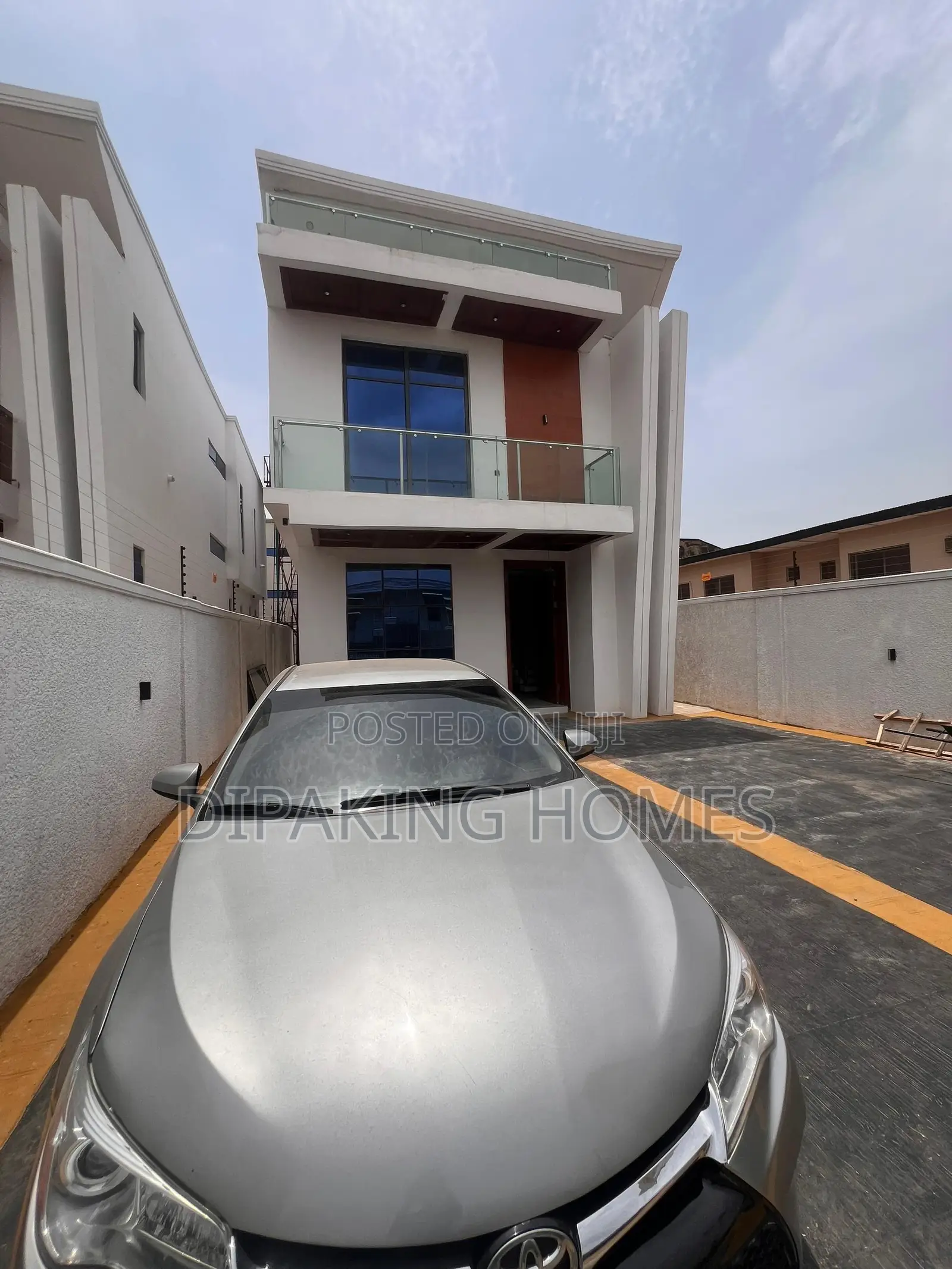 5bdrm Duplex in Ogba for sale