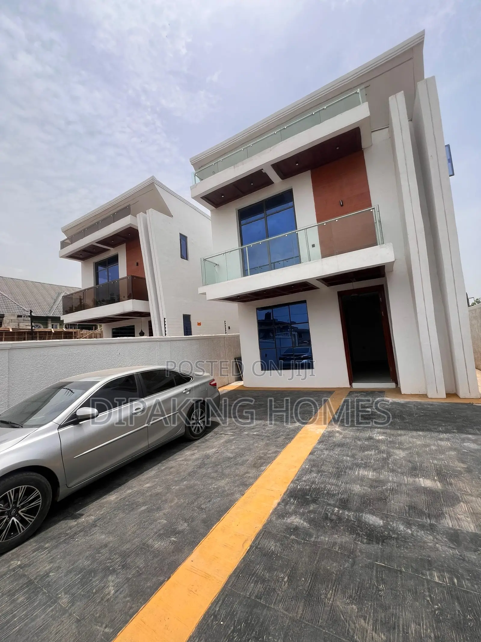 5bdrm Duplex in Ogba for sale