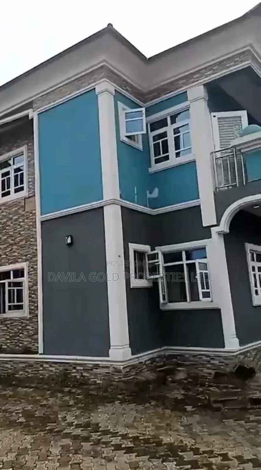 20bdrm Block of Flats in Benin City for sale