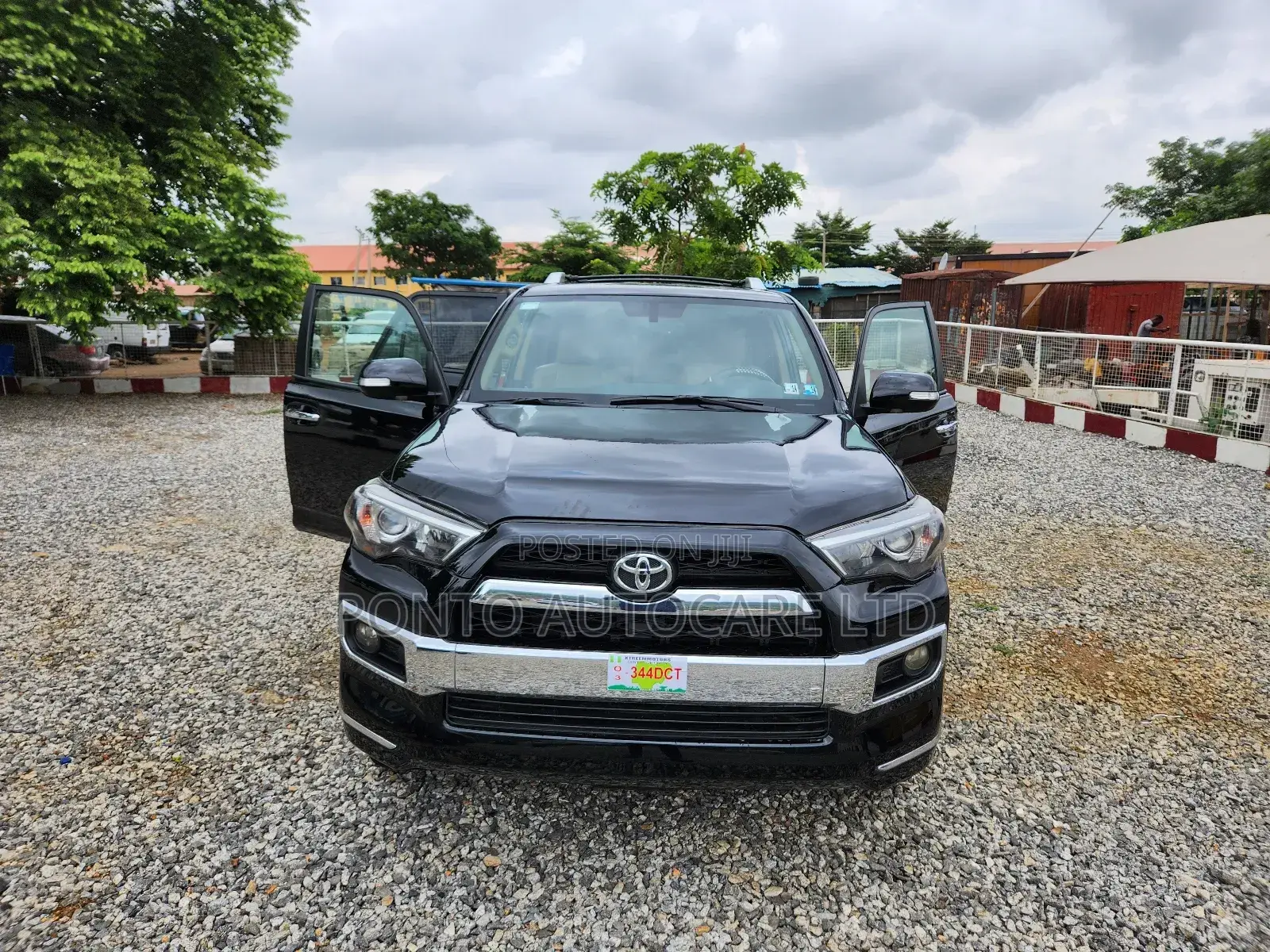 Toyota 4-Runner SR5 4WD 2011 Black