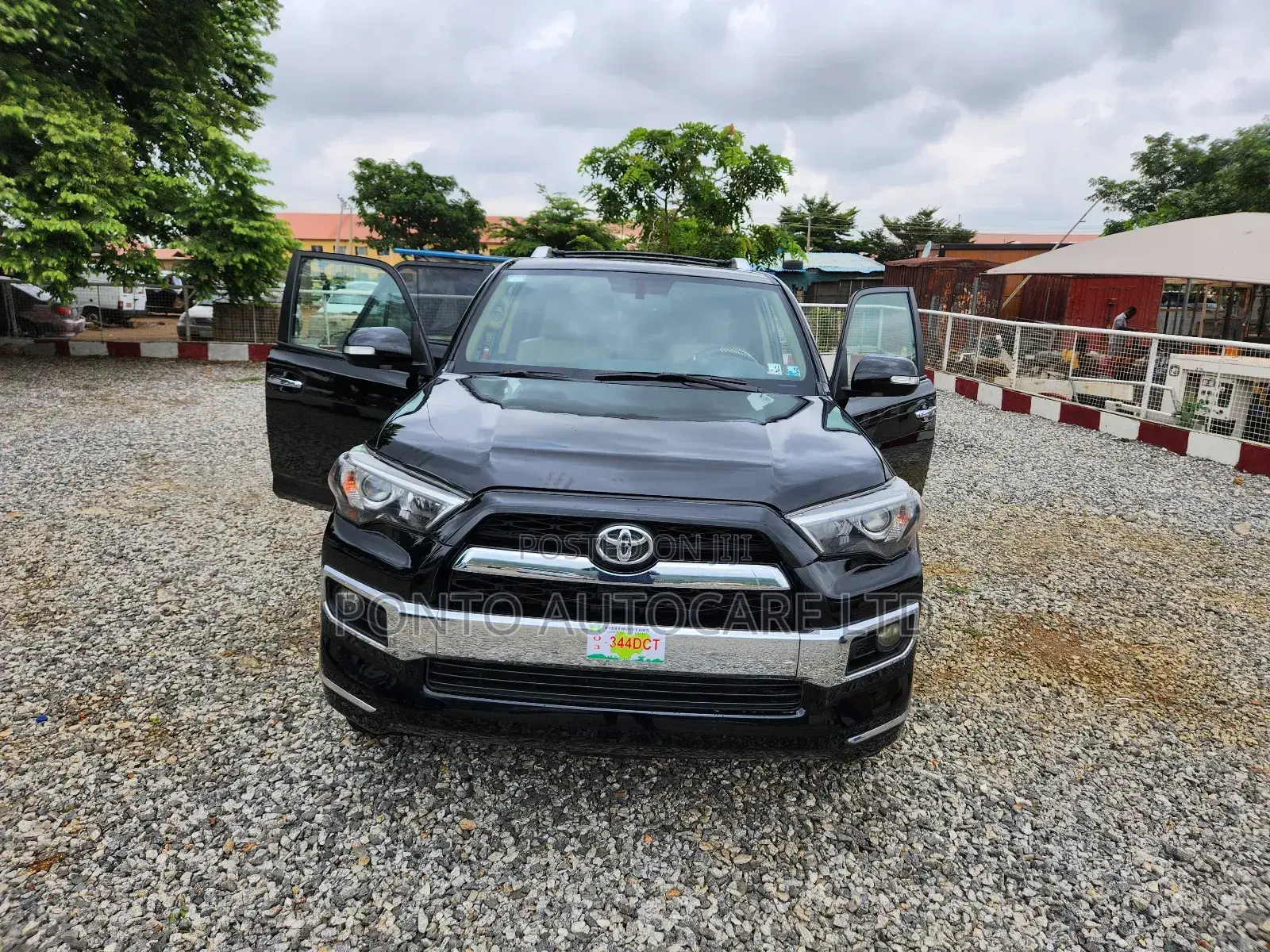 Toyota 4-Runner SR5 4WD 2011 Black