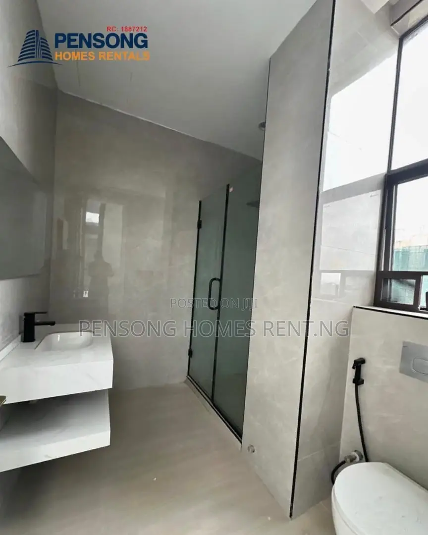 3bdrm Apartment in Lekki Phase 1 for rent
