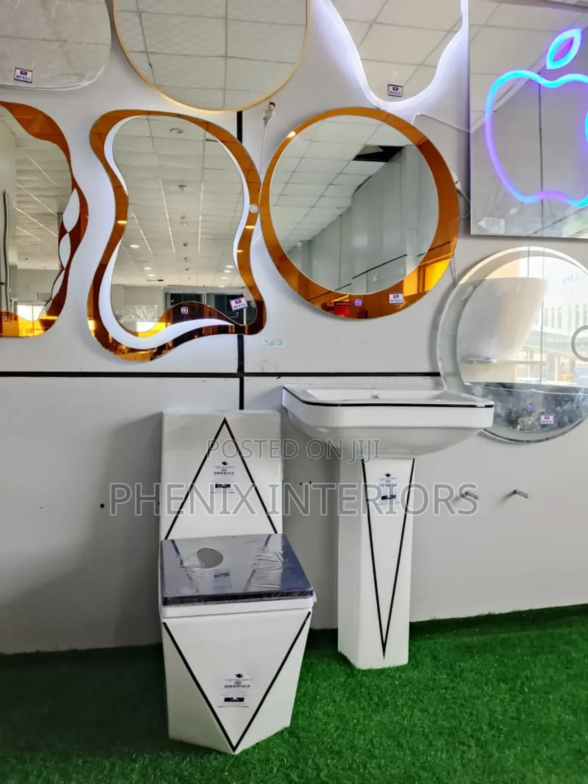 Big Luxury Patterned Designed Toilet Water Closet