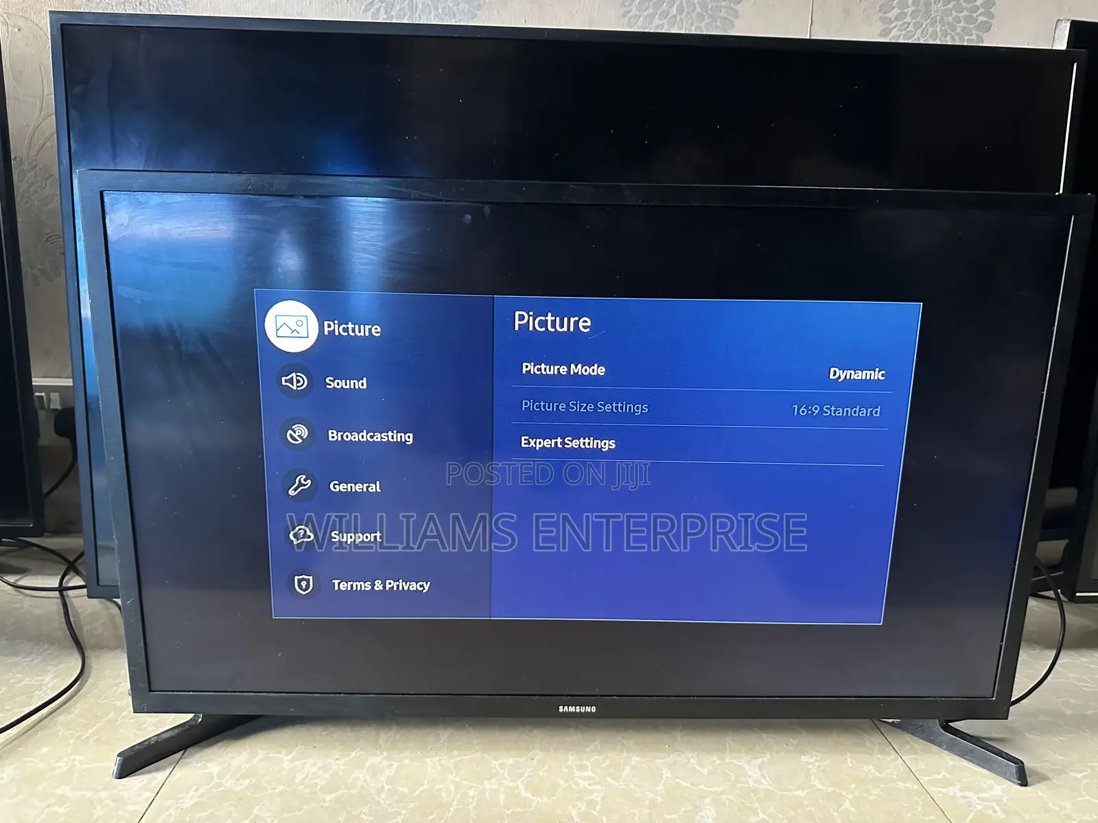 Samsung 32-Inch Hd Ready Smart Tv With Led Display