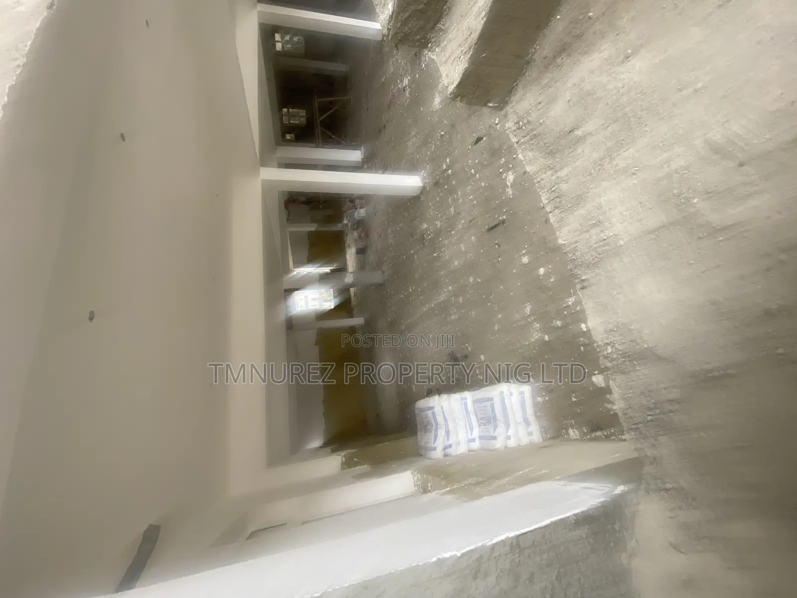 Showroom to Let