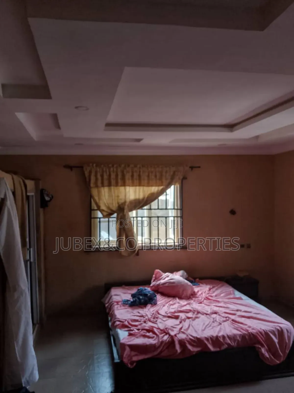3bdrm Bungalow in Solu Total Bus Stop for sale