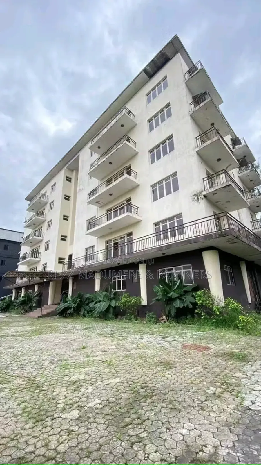 20bdrm Block of Flats in New Gra, Port for sale