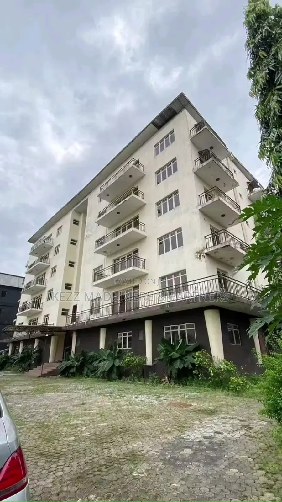 20bdrm Block of Flats in New Gra, Port for sale