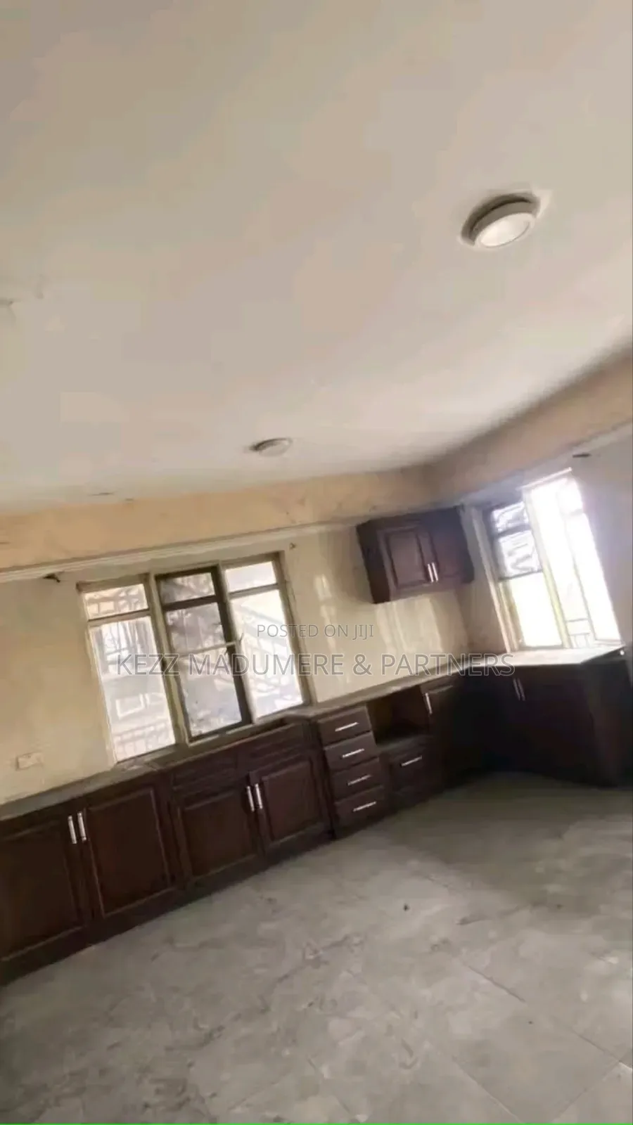 20bdrm Block of Flats in New Gra, Port for sale