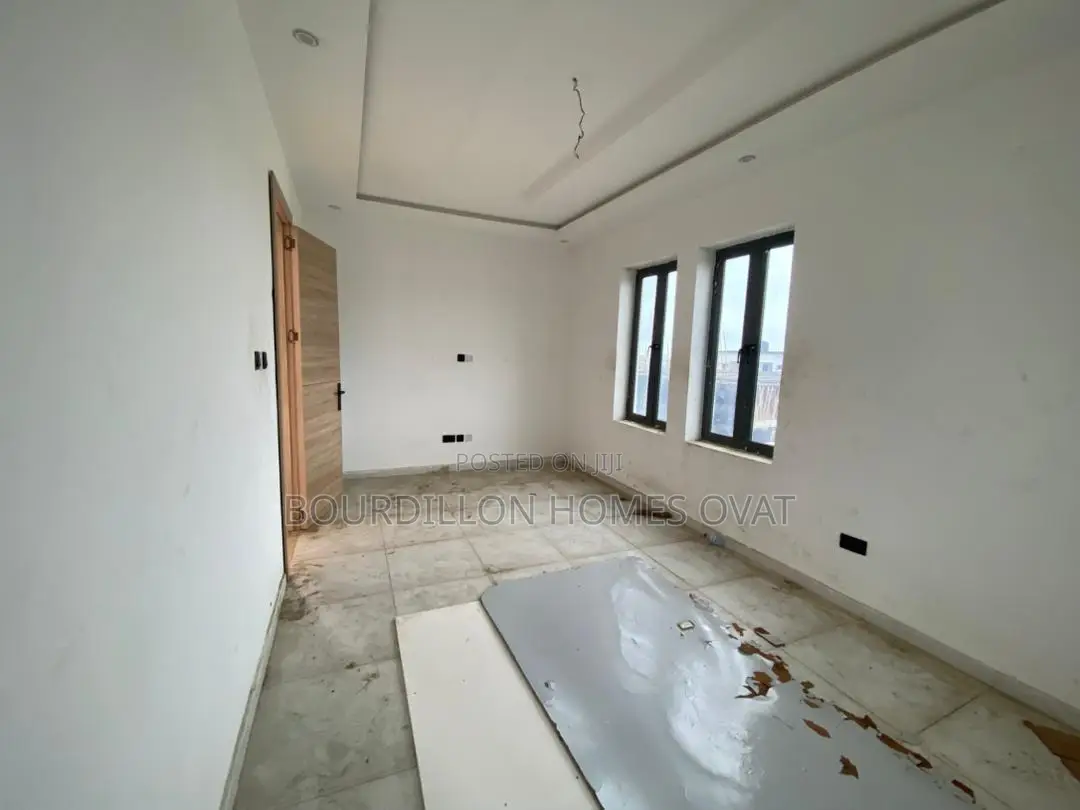 5bdrm Duplex in Lekki for sale