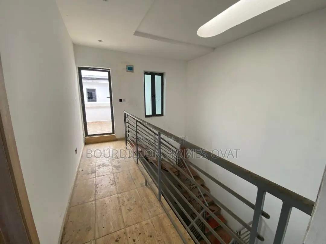 5bdrm Duplex in Lekki for sale