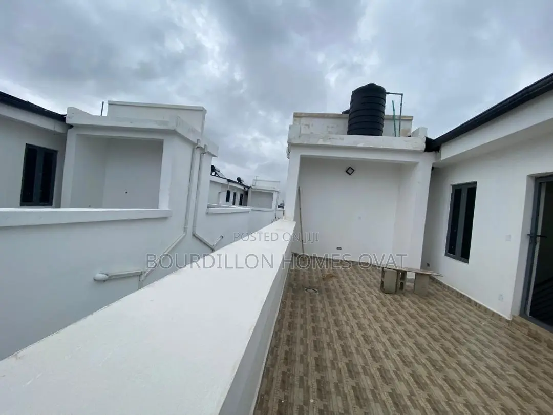 5bdrm Duplex in Lekki for sale