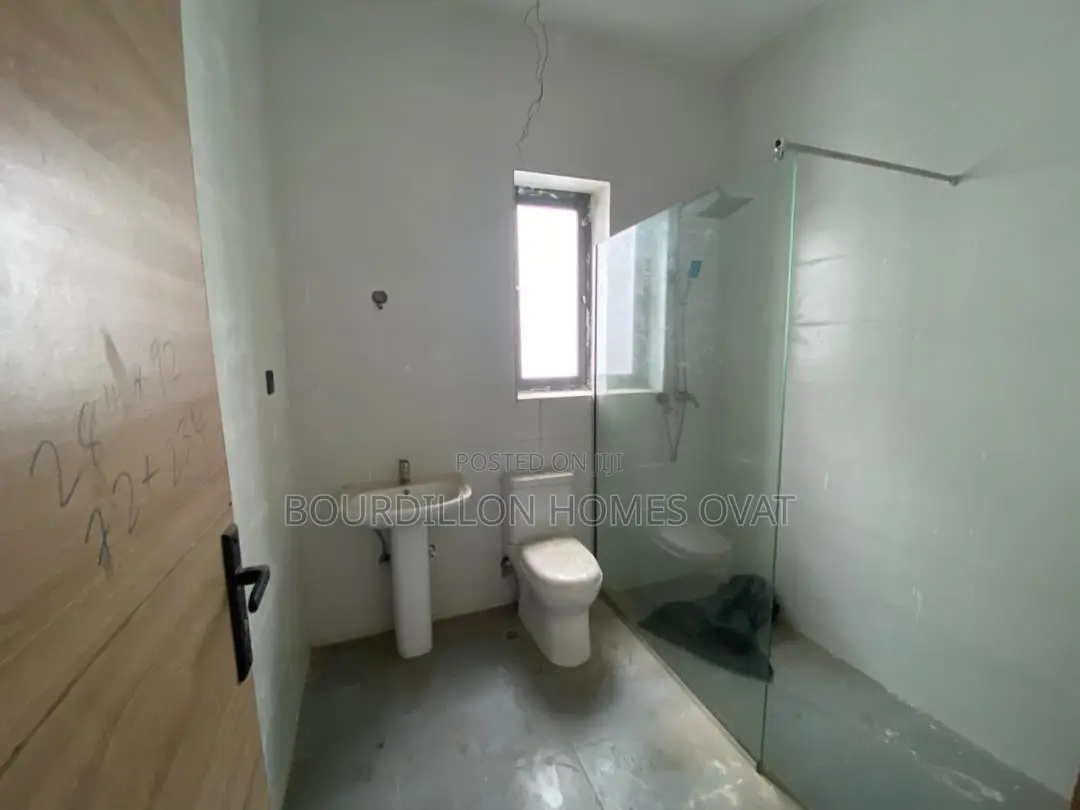 5bdrm Duplex in Lekki for sale