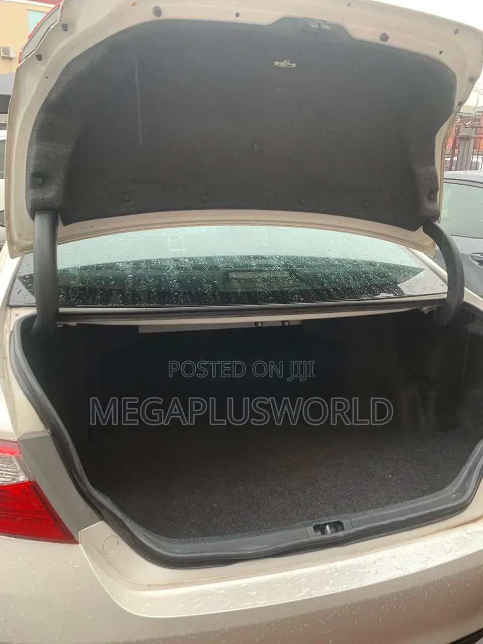 Toyota Camry SE 4dr Sedan (2.5L 4cyl 6A) 2015 White