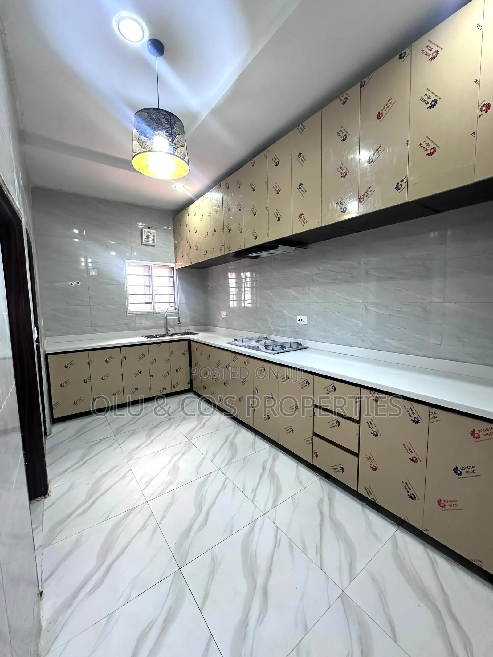 4bdrm Duplex in An Estate, Gwarinpa for rent