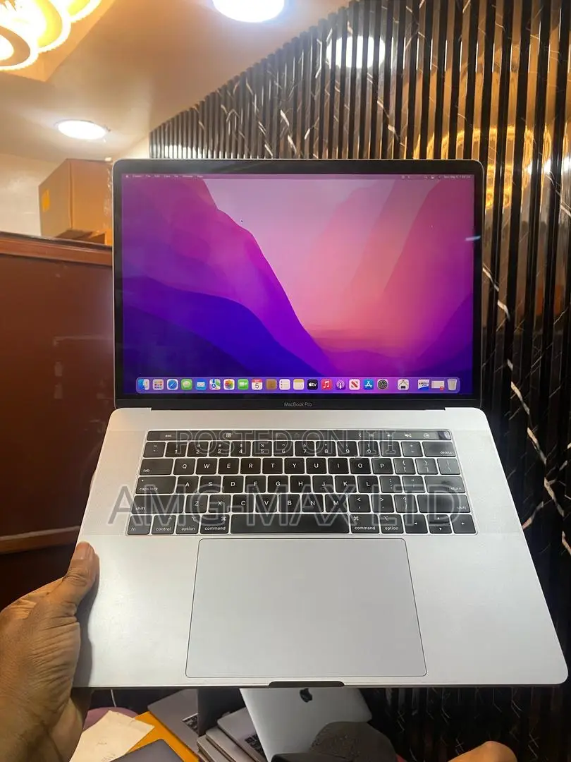 Laptop Apple MacBook Pro 2018 16GB Intel Core I7 SSD 512GB