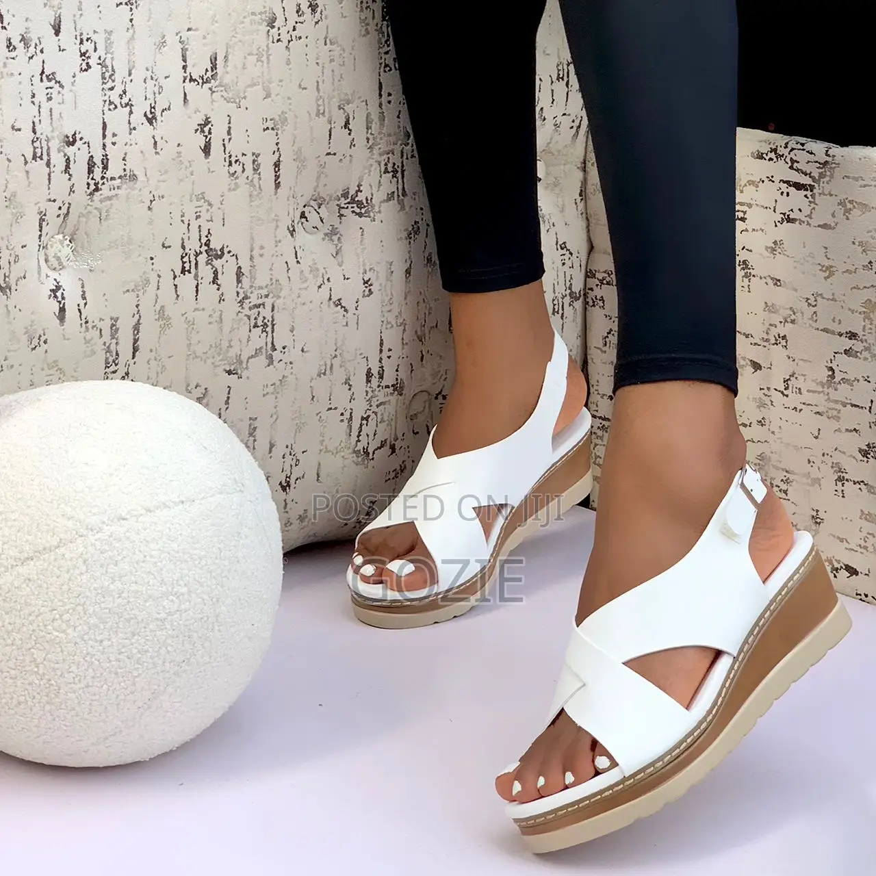 Ladies Low Heel Strap Sandals