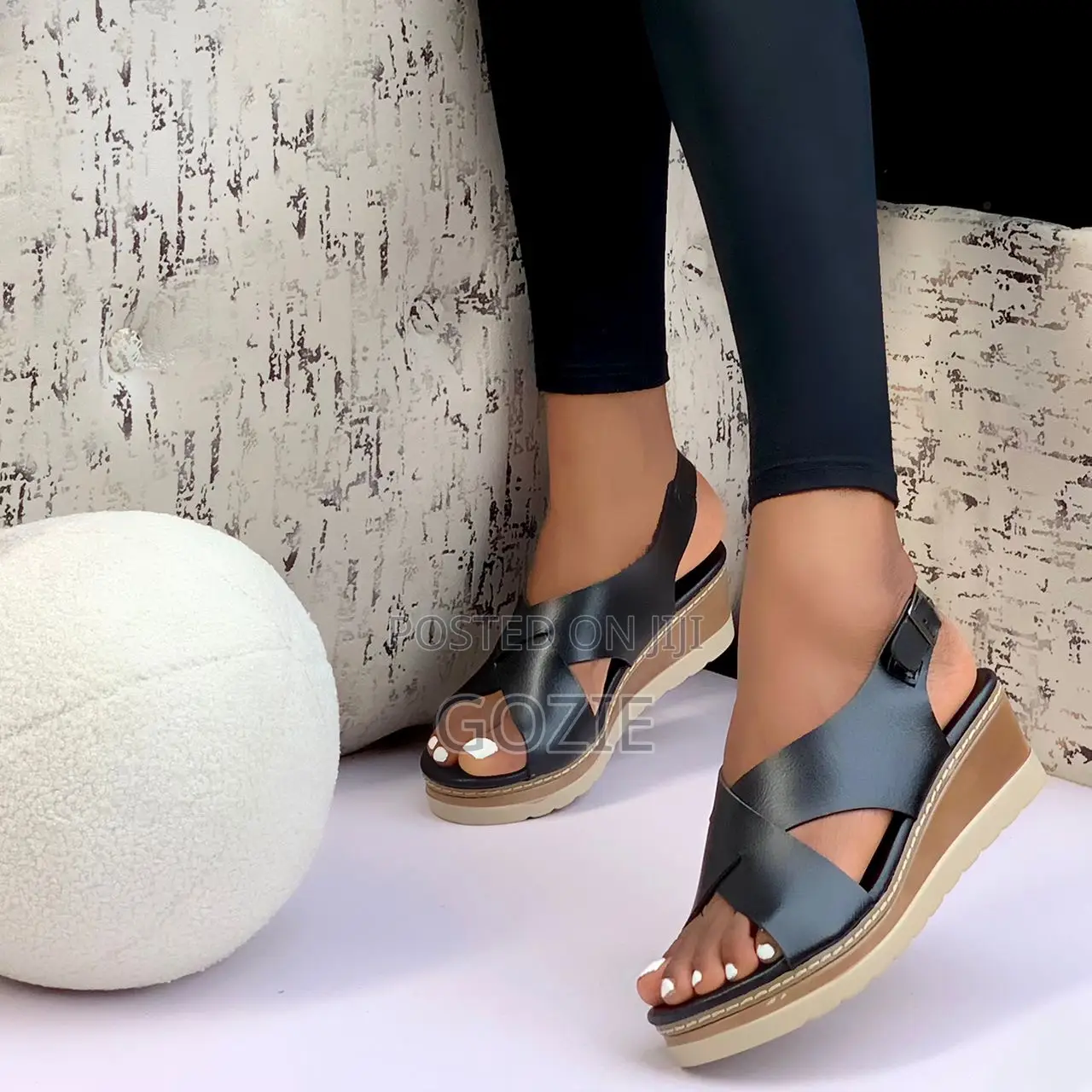 Ladies Low Heel Strap Sandals