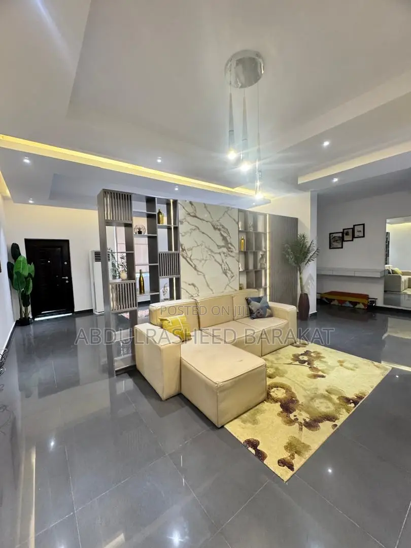Luxury Spacious One Bedroom Apartment With Pool Gym