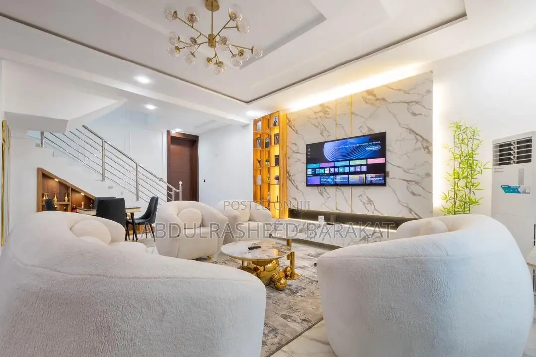Luxury and Spacious Four Bedroom Apartment With Pool Cinema