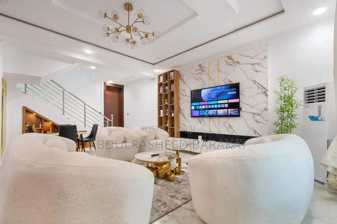 Luxury and Spacious Four Bedroom Apartment With Pool Cinema