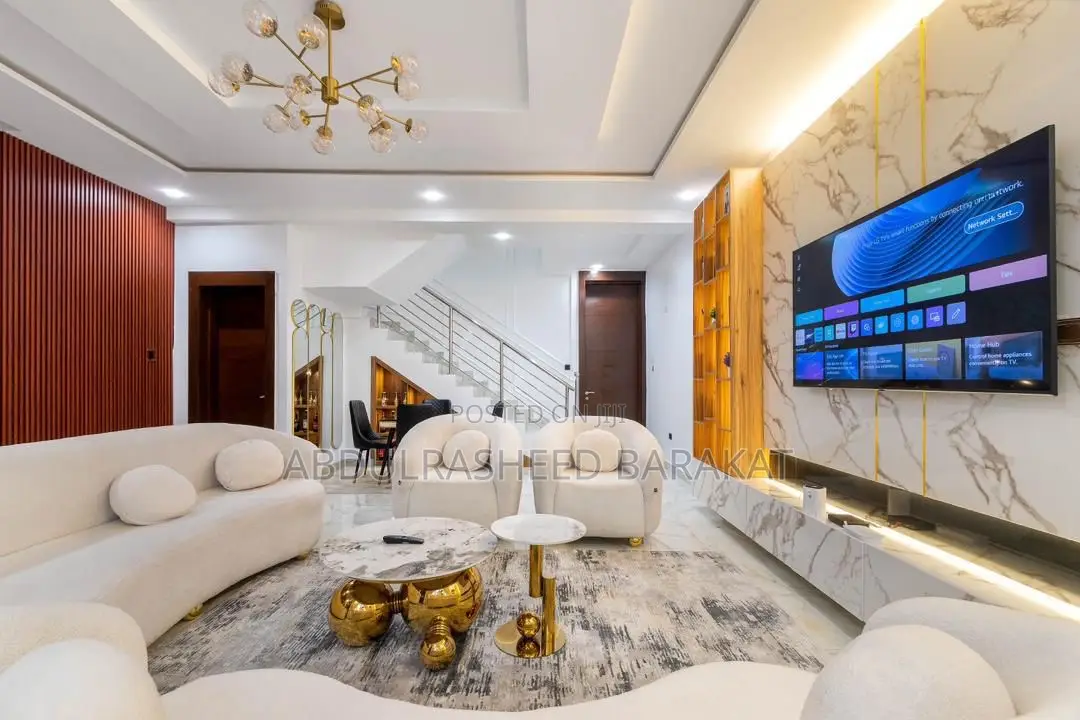 Luxury and Spacious Four Bedroom Apartment With Pool Cinema