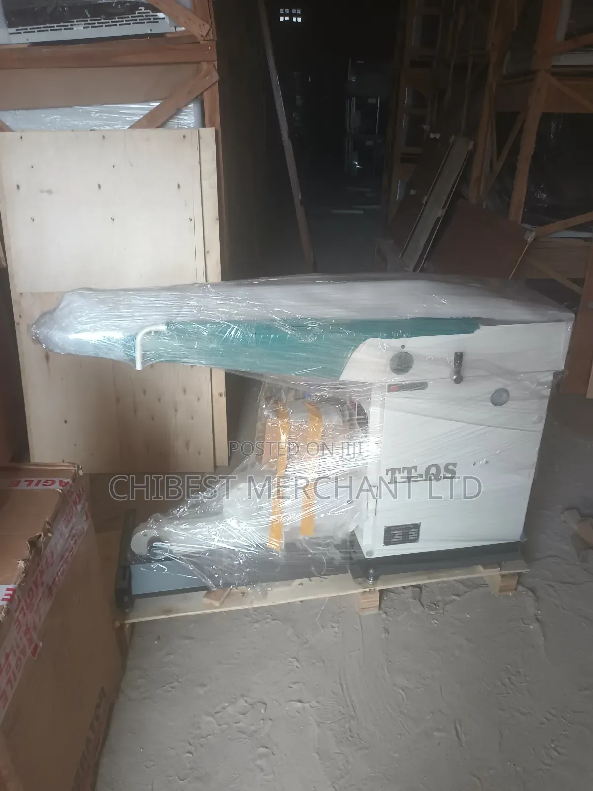 Industrial Finishing Ironing Table With Inbuilt Boiler