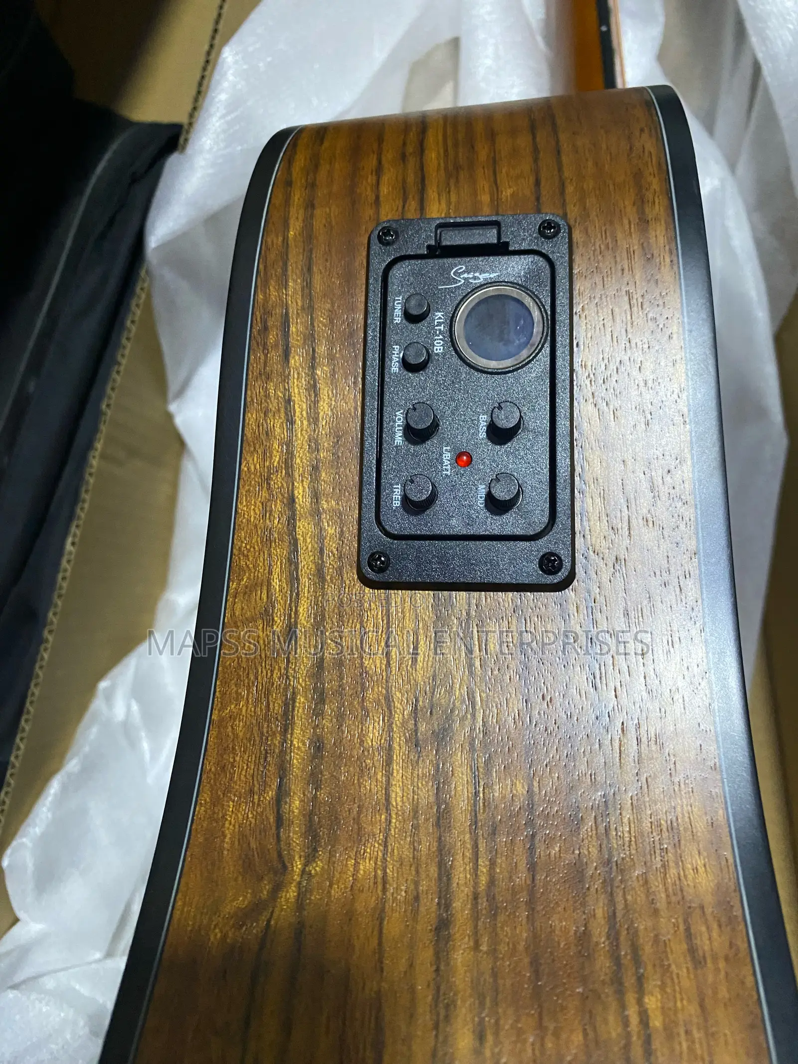 Smiger Sm-413 41" Single-Cut Semi Electro Acoustic Guitar.