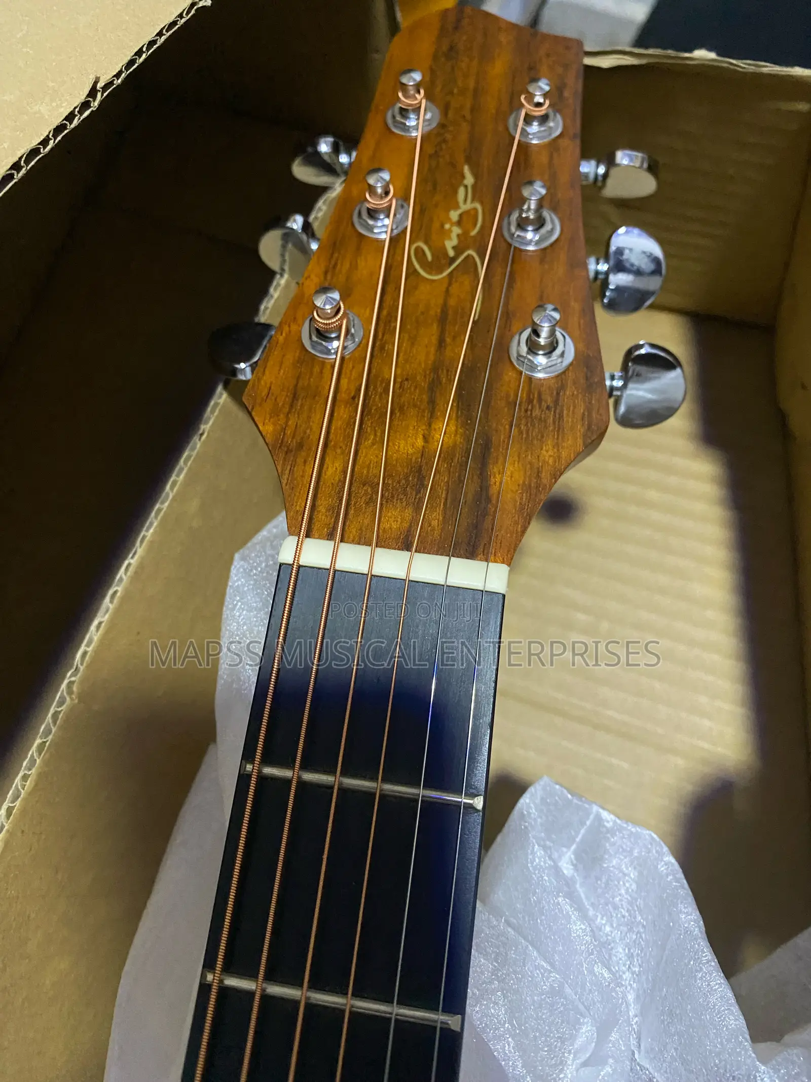 Smiger Sm-413 41" Single-Cut Semi Electro Acoustic Guitar.