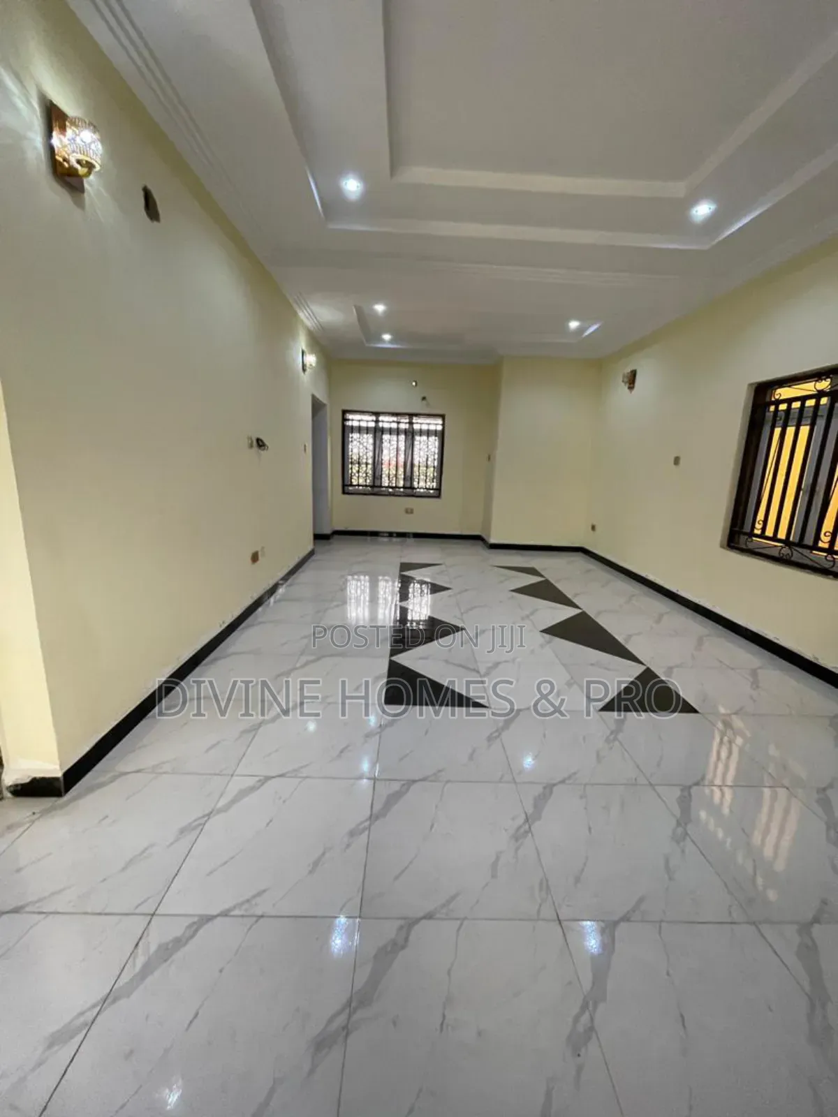 4bdrm Duplex in Area 1 for sale