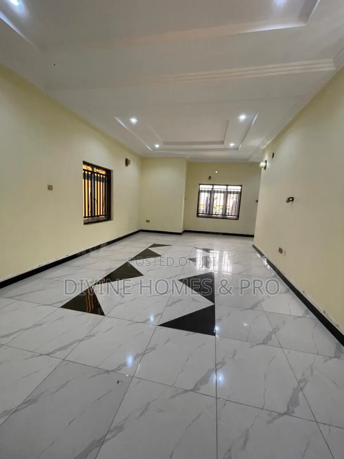 4bdrm Duplex in Area 1 for sale