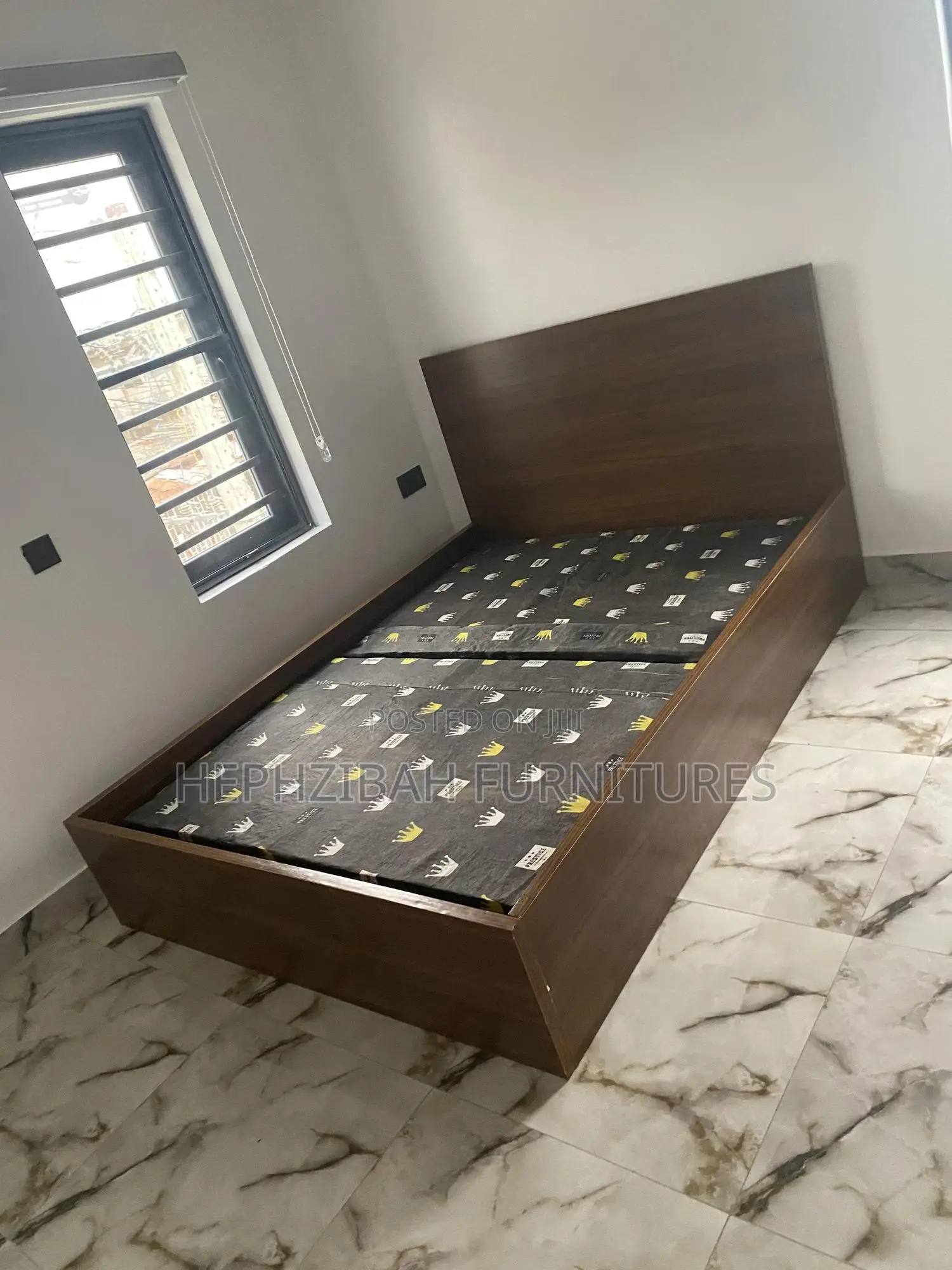 4 1/2 X 6ft Brown Bedframe