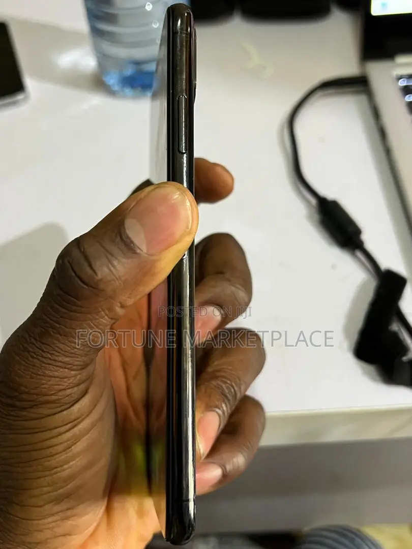 Apple iPhone XS Max 64 GB Black