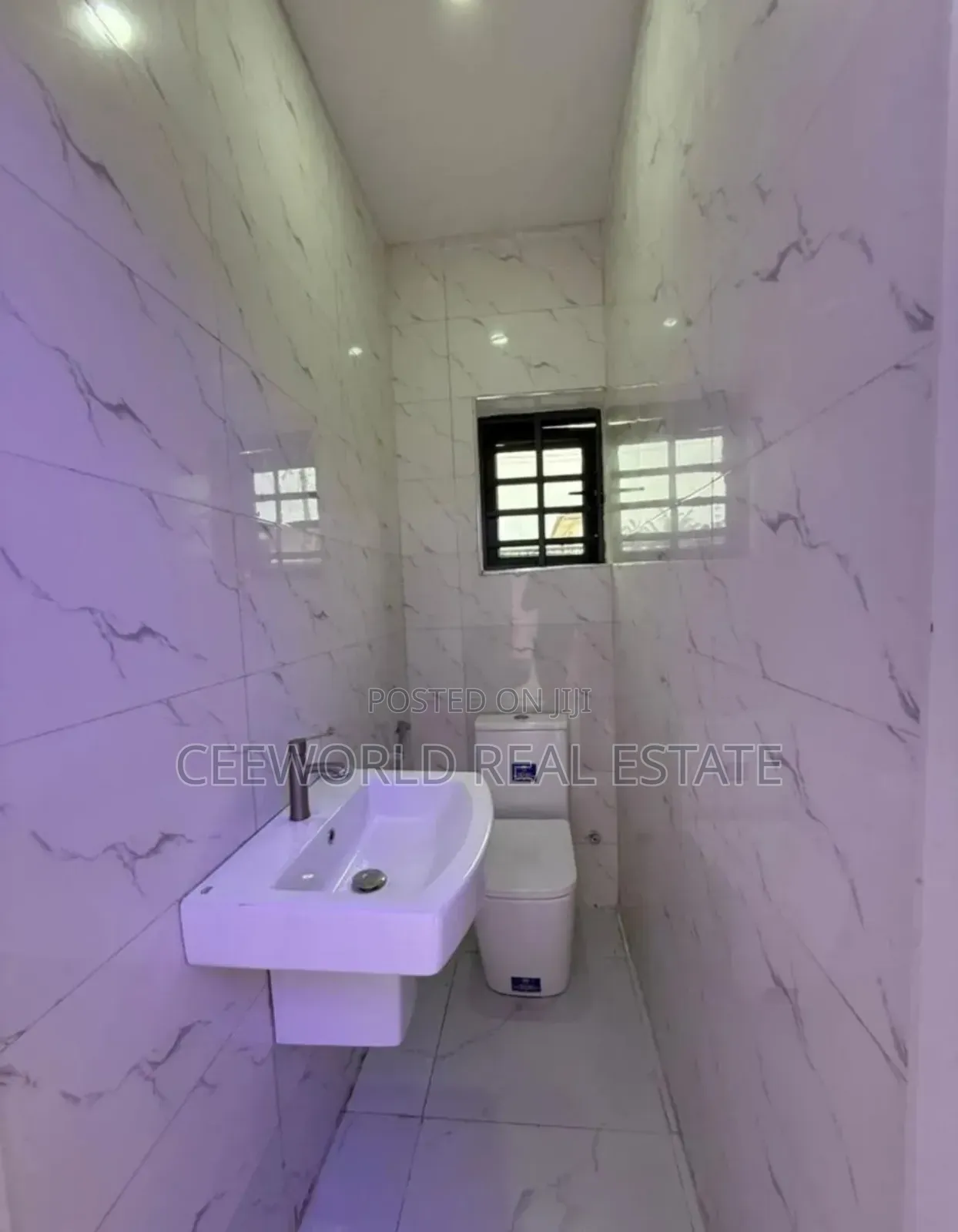 5bdrm Duplex in Stargate Oluyole for sale