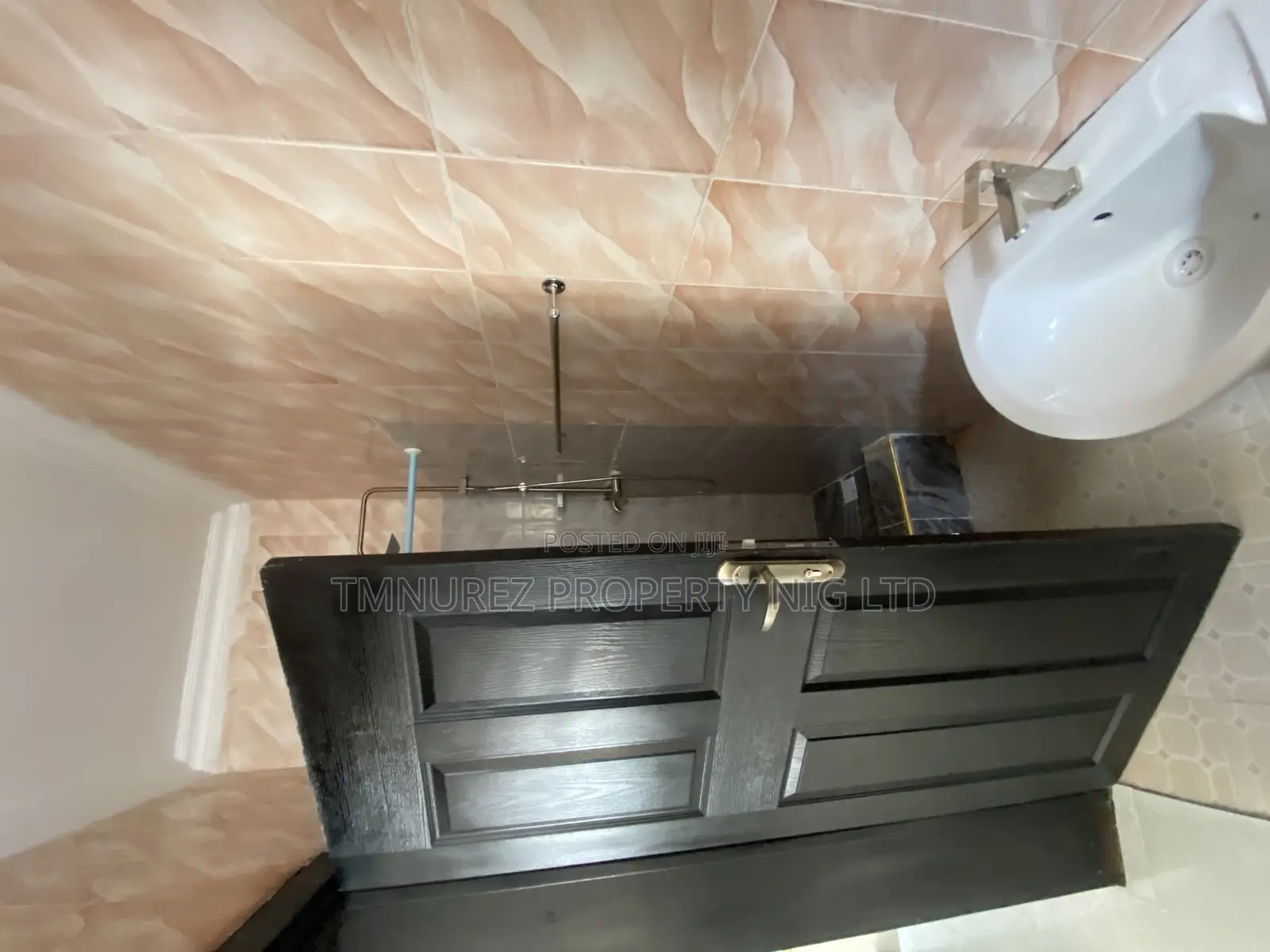 1bdrm Apartment in Osapa London for rent