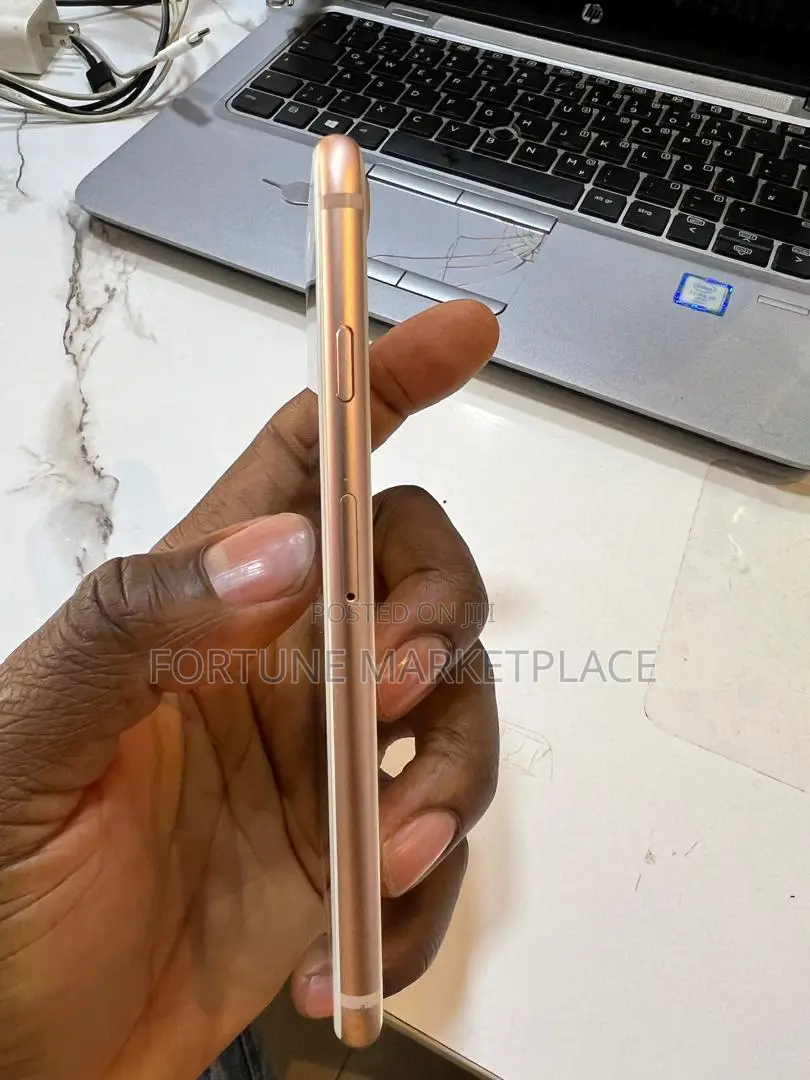 Apple iPhone 8 64 GB Gold