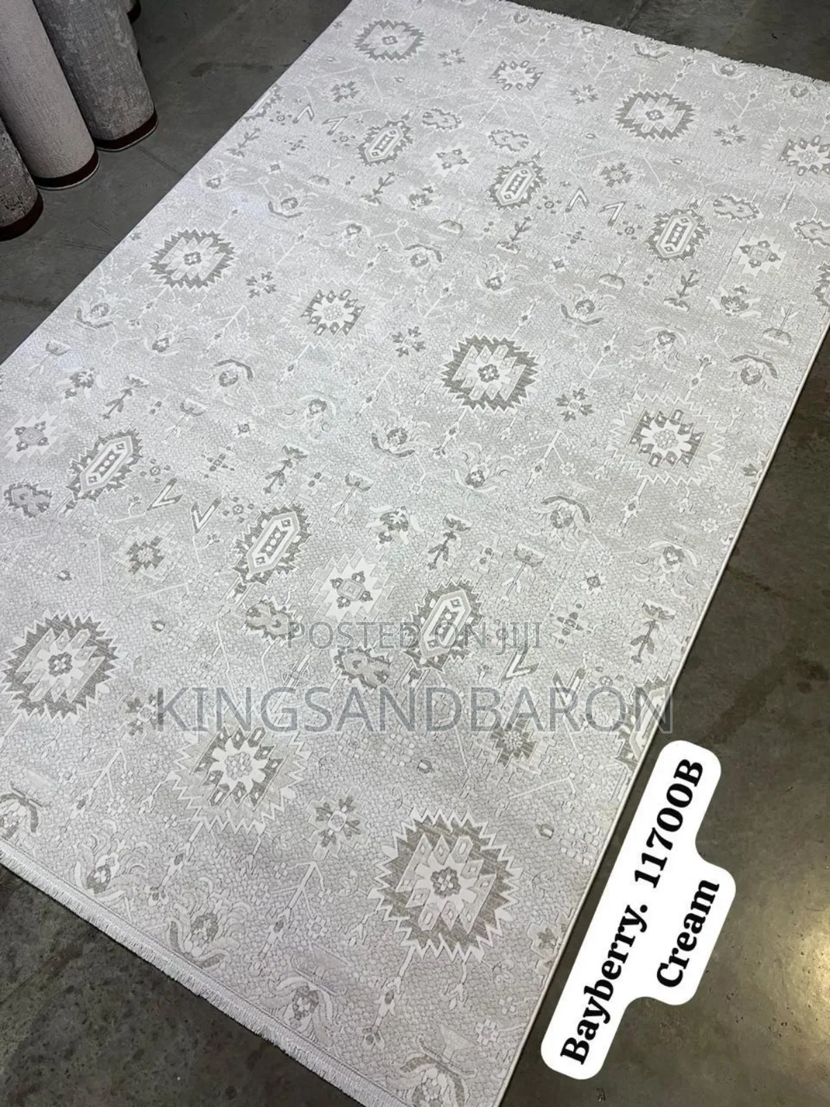 7x10fts Cream White Turkey Center Rug (5×7fts)