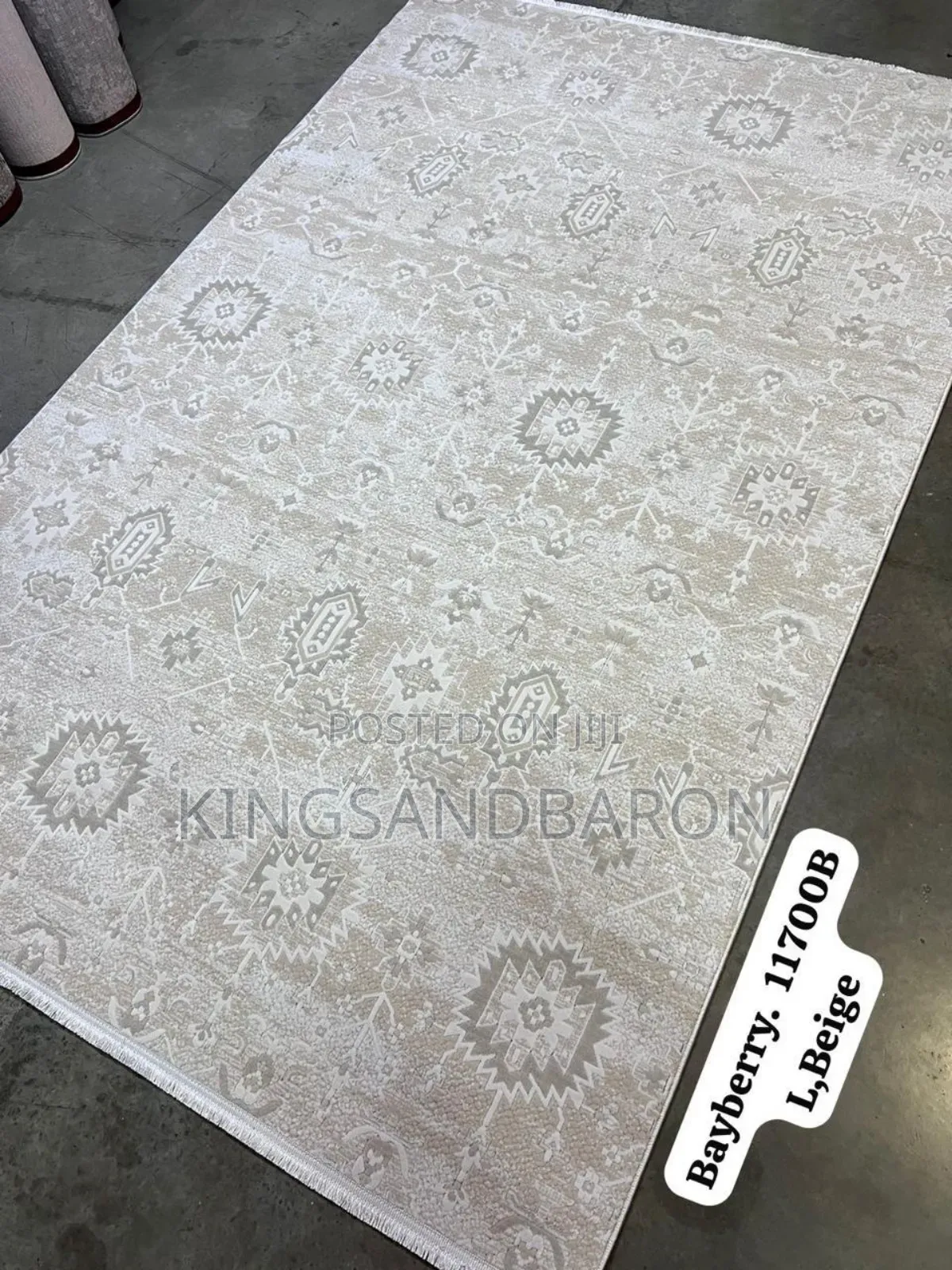 7x10fts Cream White Turkey Center Rug (5×7fts)