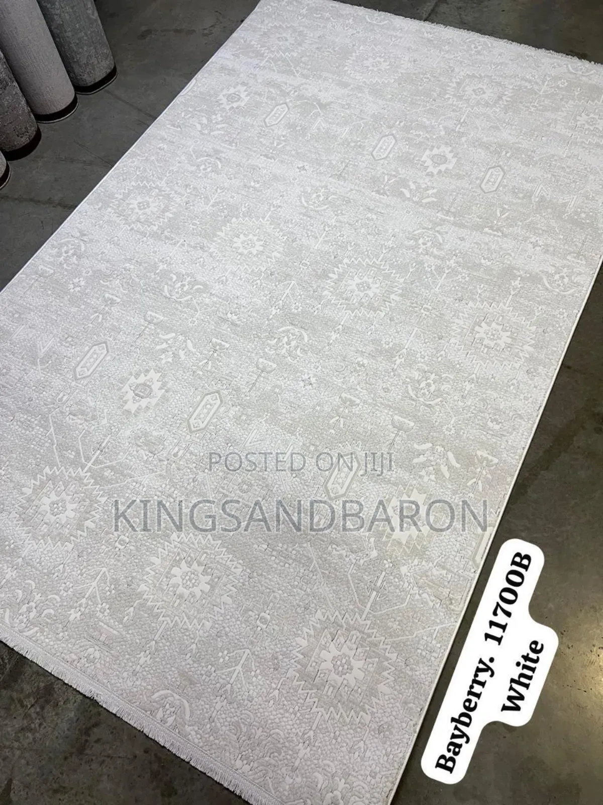 7x10fts Cream White Turkey Center Rug (5×7fts)