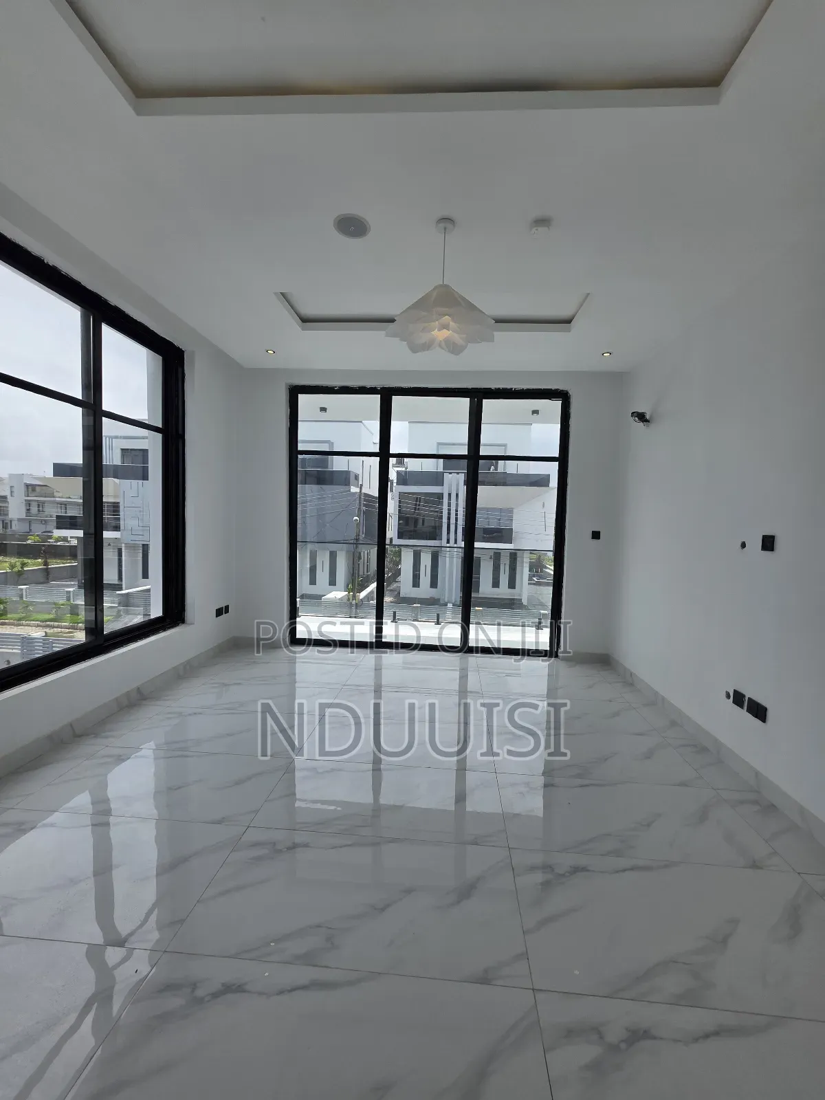 5bdrm Duplex in Lakeview Phase 2, Chevron for sale