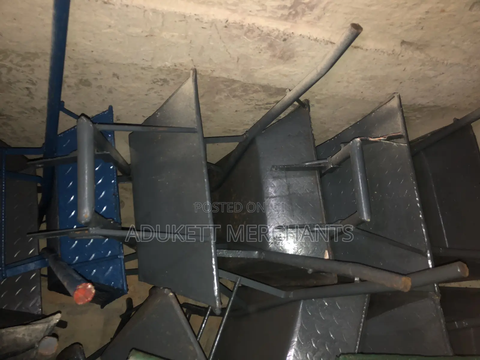 Heavy Duty Wheelbarrow