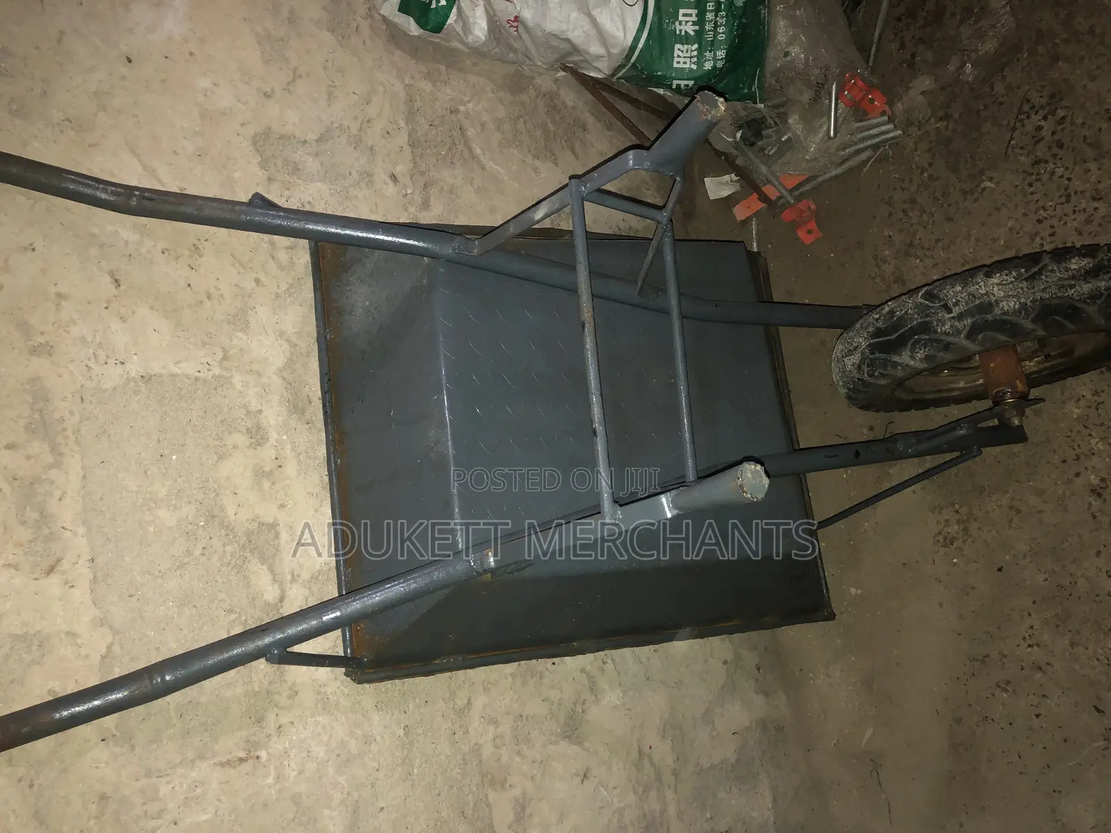 Heavy Duty Wheelbarrow