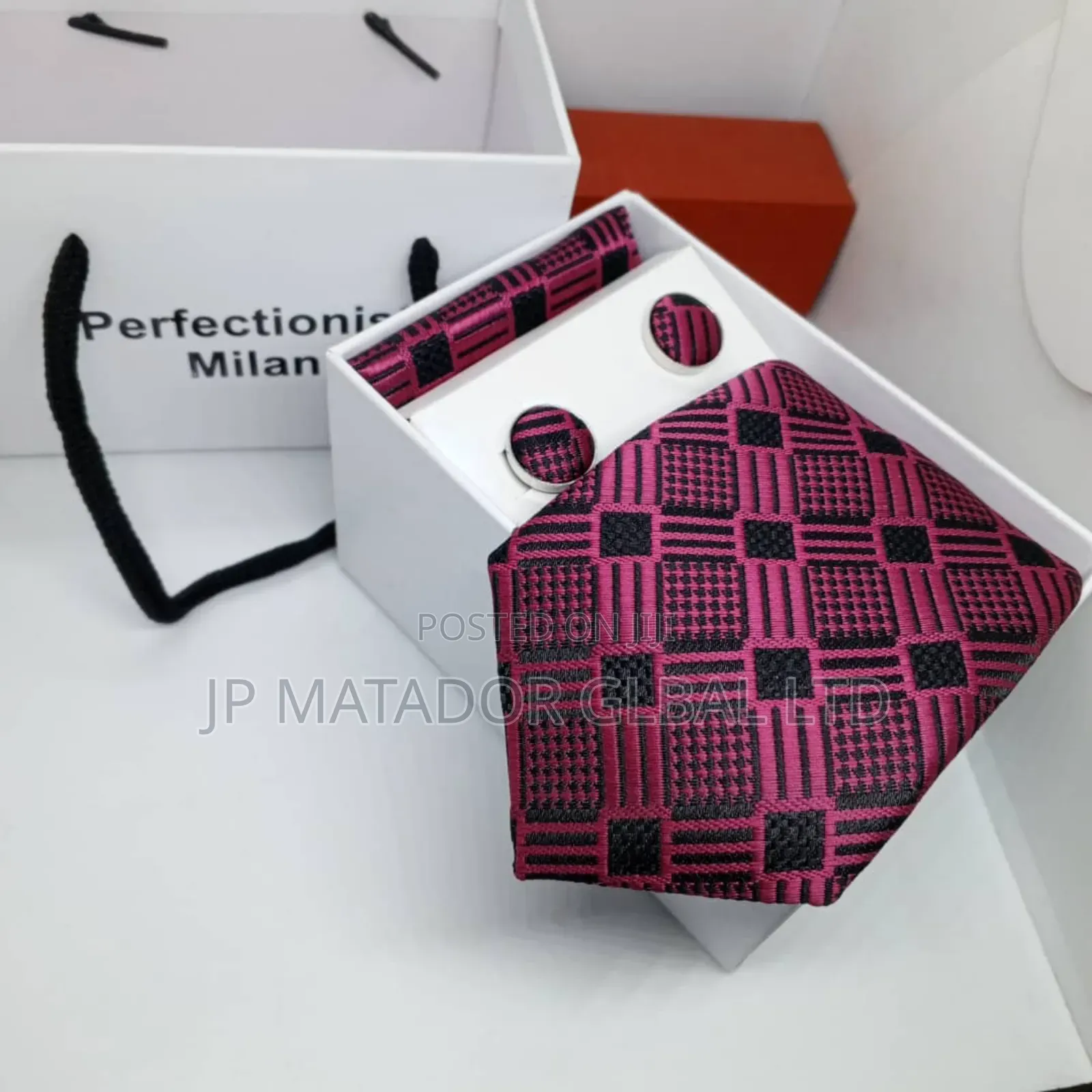 Just Arrived!! Luxury Italian Men's Tie.