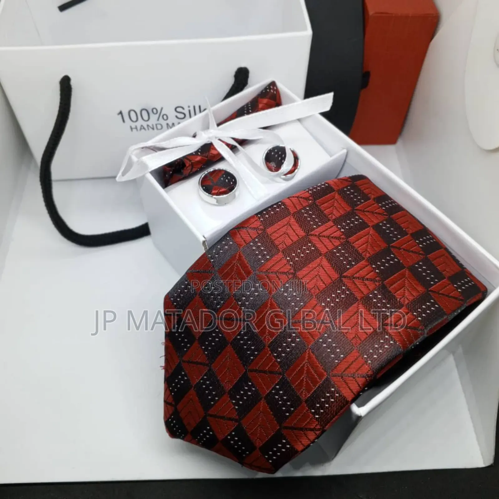 Just Arrived!! Luxury Italian Men's Tie.