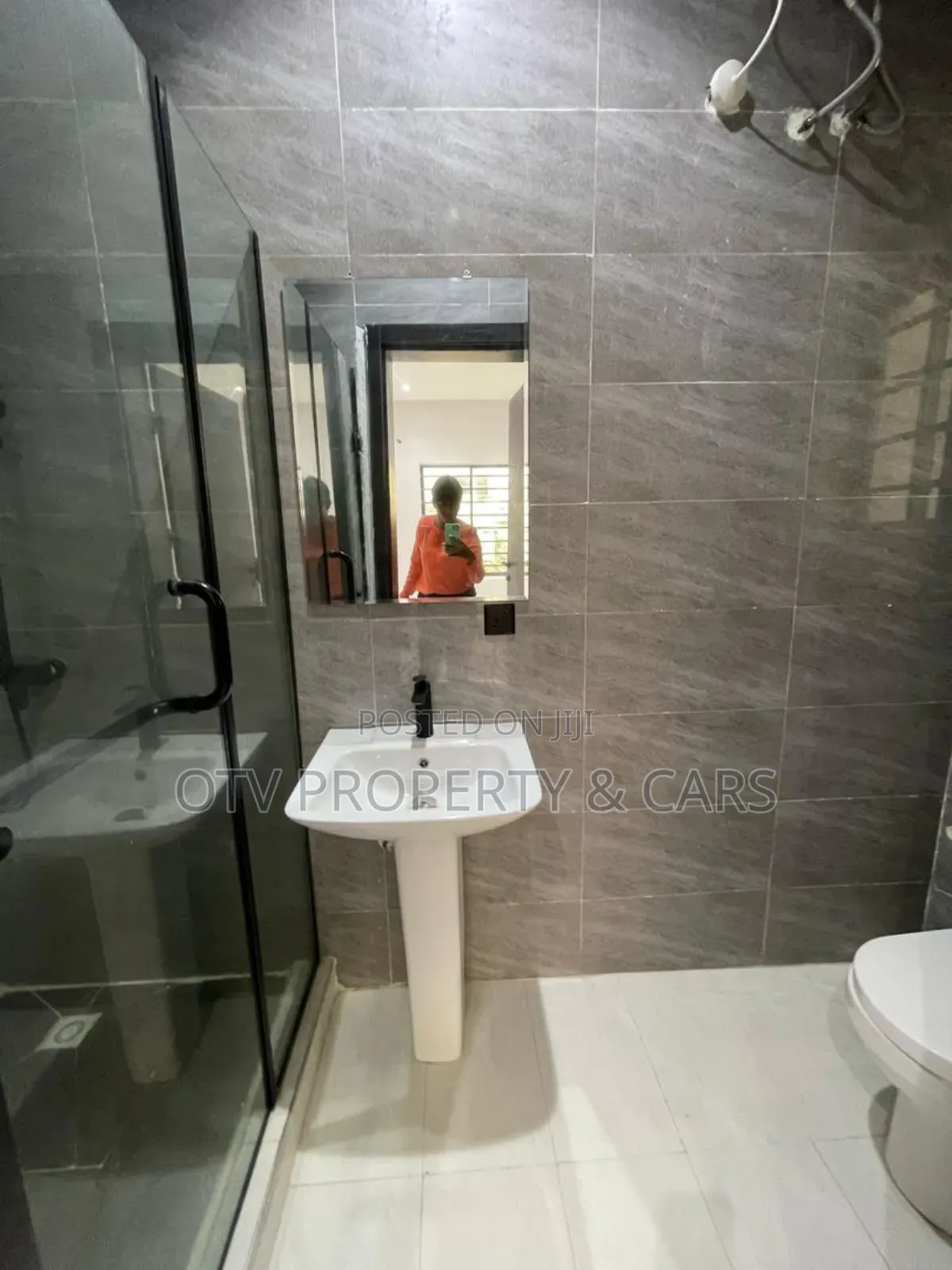 Furnished 3bdrm Apartment in Lekki Phase 1 for sale